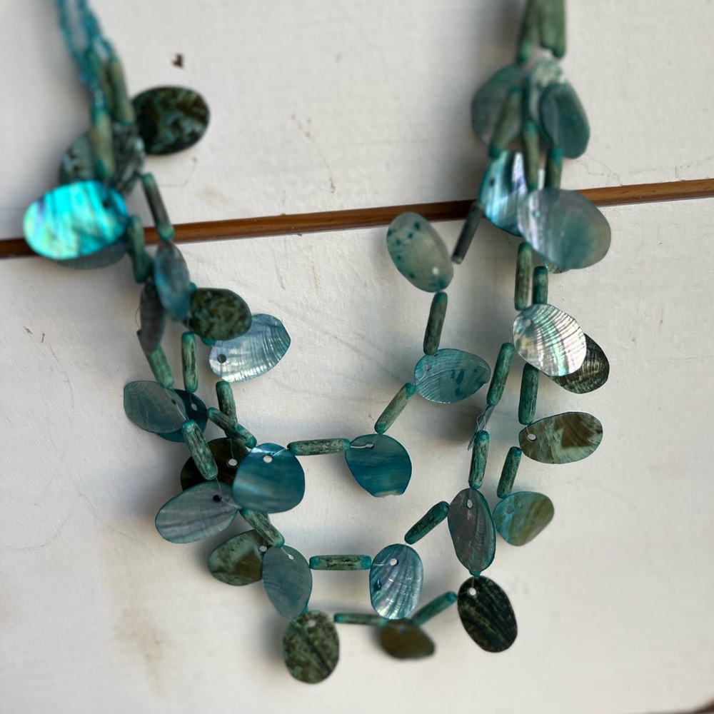 Turquoise Shell Beaded Necklace - Picture 3 of 4